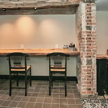 Craftsman Hideaway At The 1841 Farmhouse